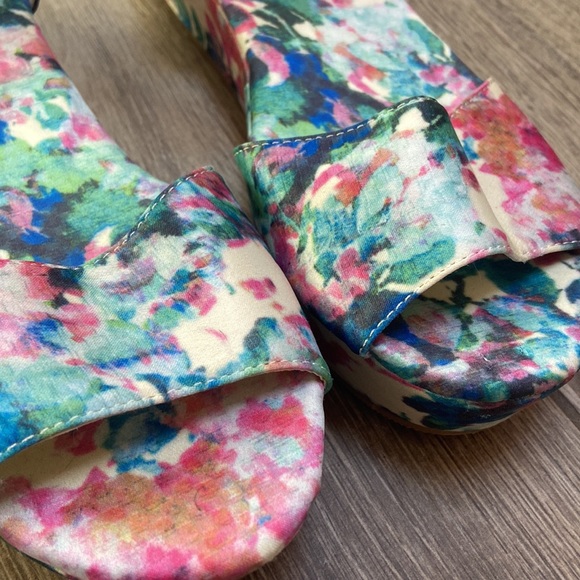 Platform Satin Floral Sandals - Picture 6 of 6